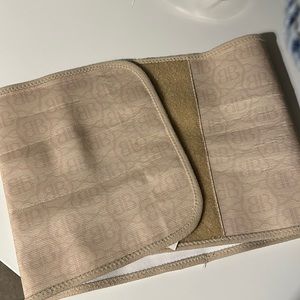 Size XS belly bandit postpartum wrap